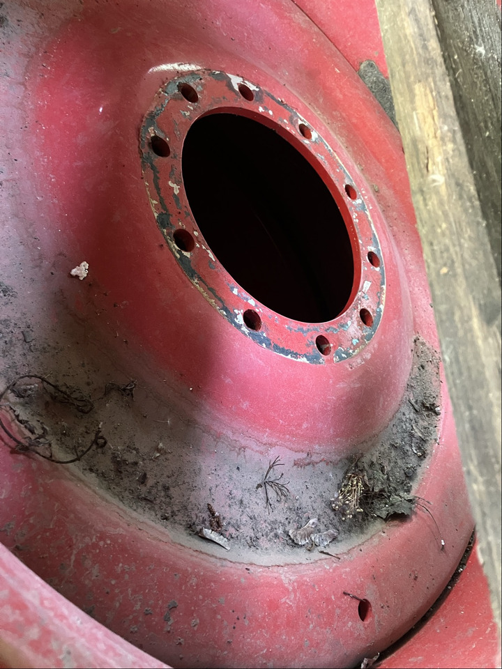 Fendt 600/70R34 710/75R42 - Jantes e pneus: foto 2 Fendt 600/70R34 710/75R42 - Jantes e pneus: foto 2