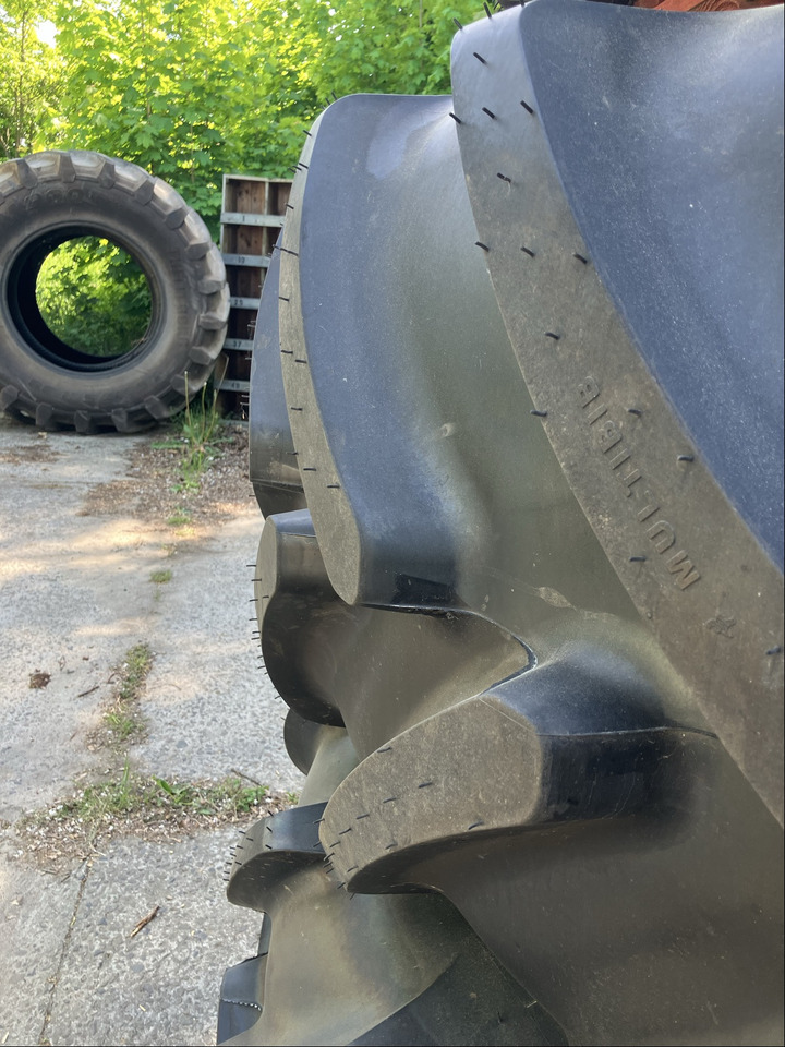 Fendt 650/65R42 u. 540/65R30 MI - Jantes e pneus: foto 4 Fendt 650/65R42 u. 540/65R30 MI - Jantes e pneus: foto 4