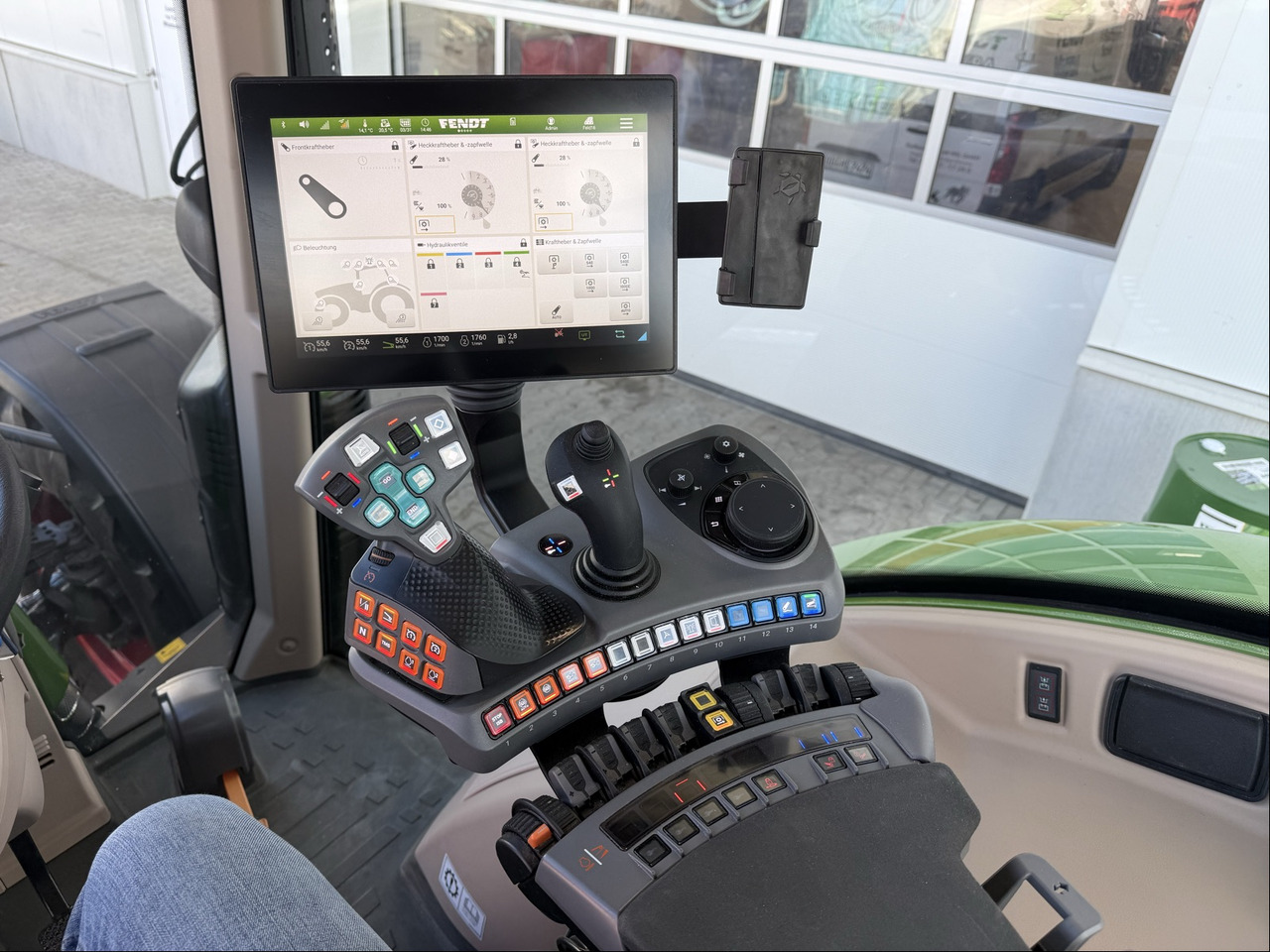 Fendt 718 Vario Gen6 ProfiPlus - Trator: foto 2 Fendt 718 Vario Gen6 ProfiPlus - Trator: foto 2