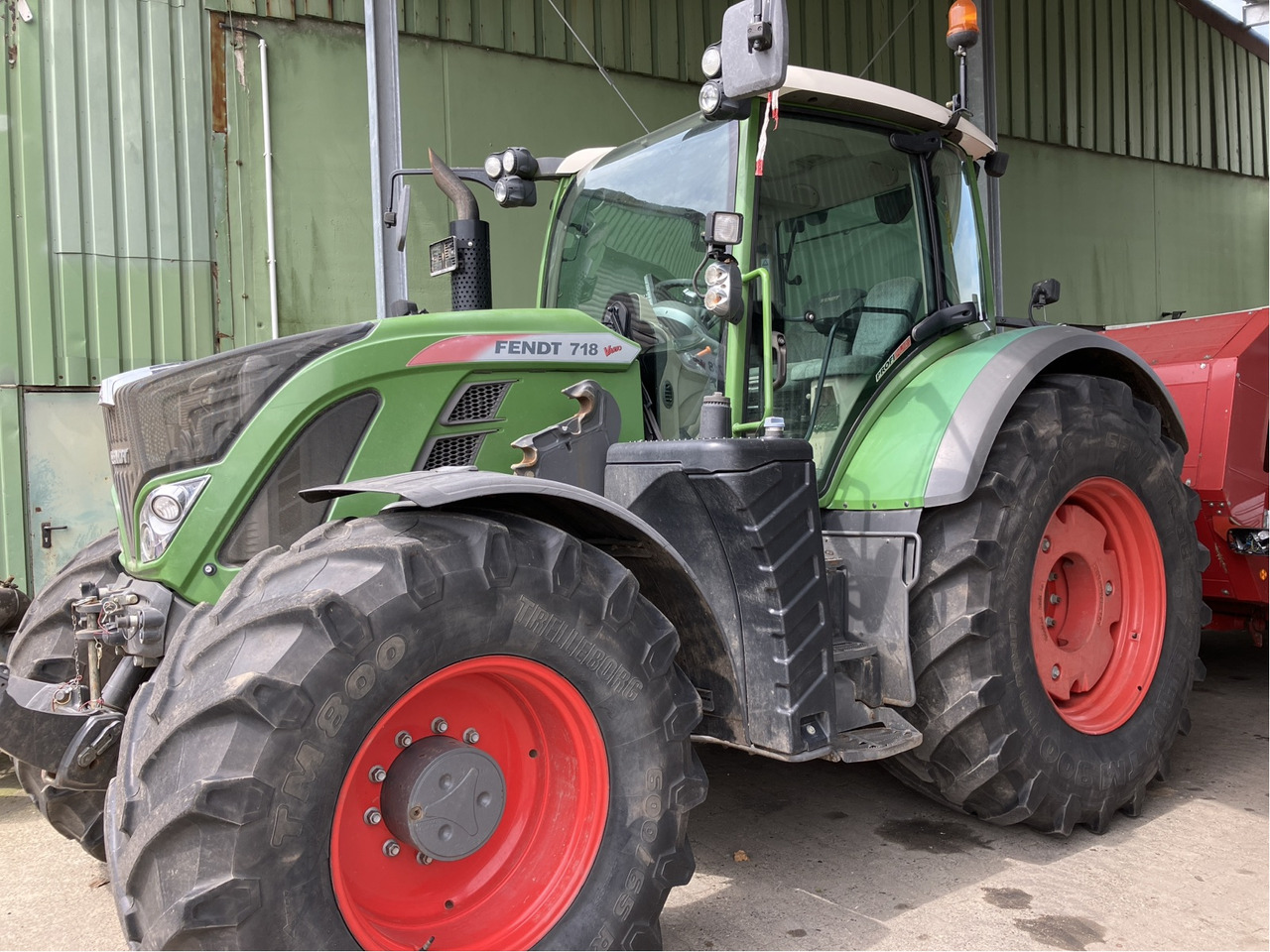 Fendt 718 Vario Profi Plus - Trator: foto 1 Fendt 718 Vario Profi Plus - Trator: foto 1