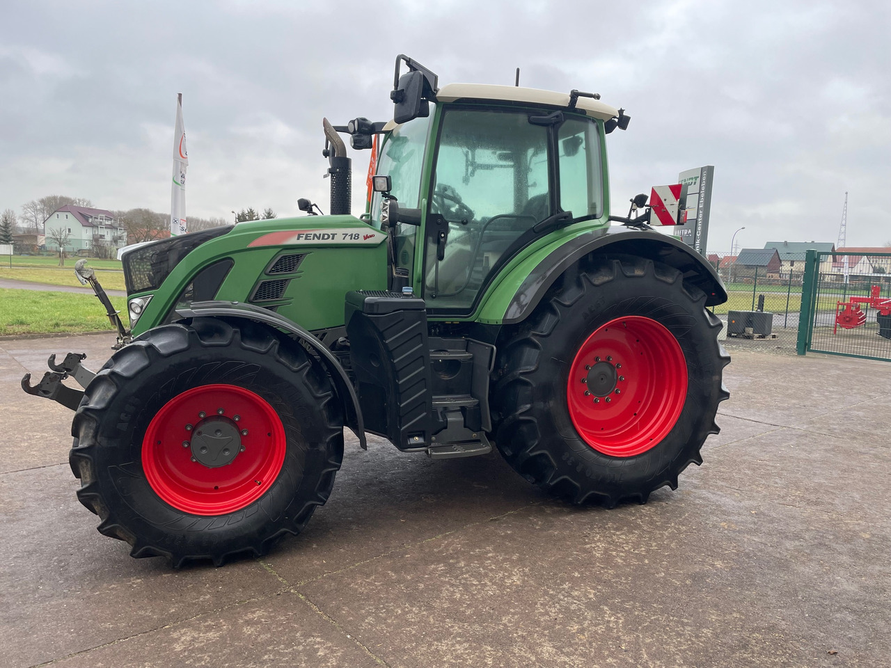 Fendt 718 Vario S4 ProfiPlus - Trator: foto 1 Fendt 718 Vario S4 ProfiPlus - Trator: foto 1