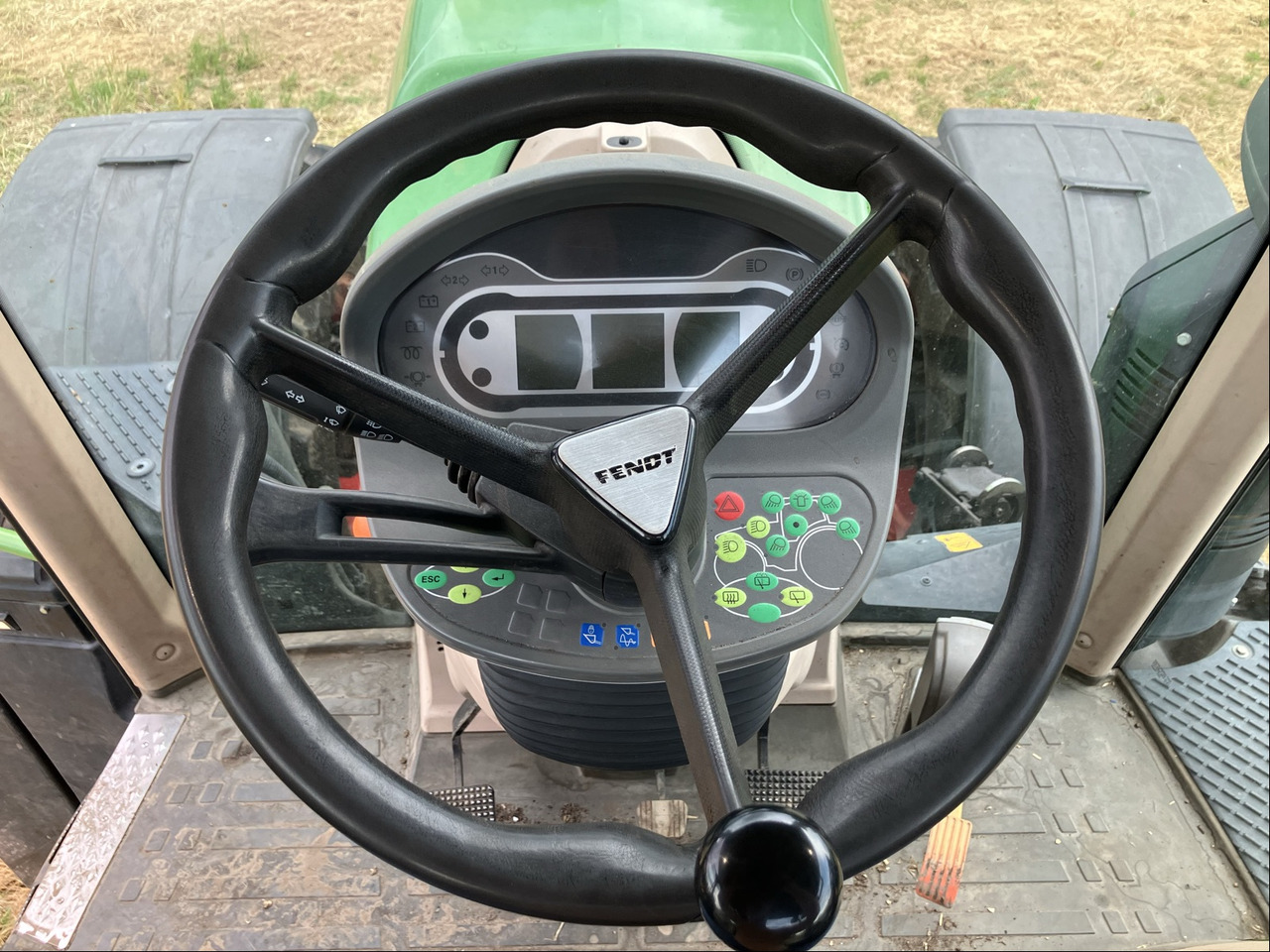 Trator Fendt 724 Vario S4: foto 10