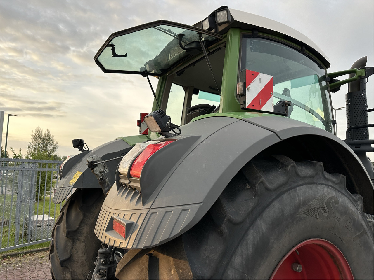 Fendt 828 Vario S4 - Trator: foto 3 Fendt 828 Vario S4 - Trator: foto 3