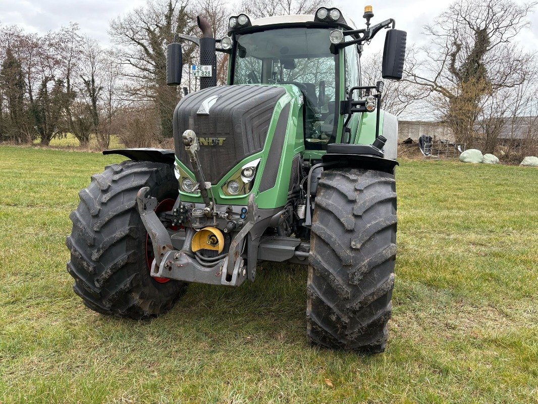 Fendt 828 Vario S4 ProfiPlus - Trator: foto 1 Fendt 828 Vario S4 ProfiPlus - Trator: foto 1
