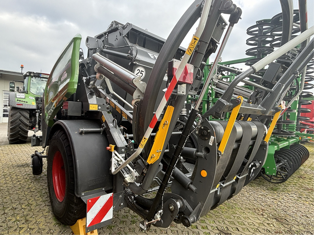 Fendt Rotana 160 V Combi - Máquina para produção de feno: foto 2 Fendt Rotana 160 V Combi - Máquina para produção de feno: foto 2