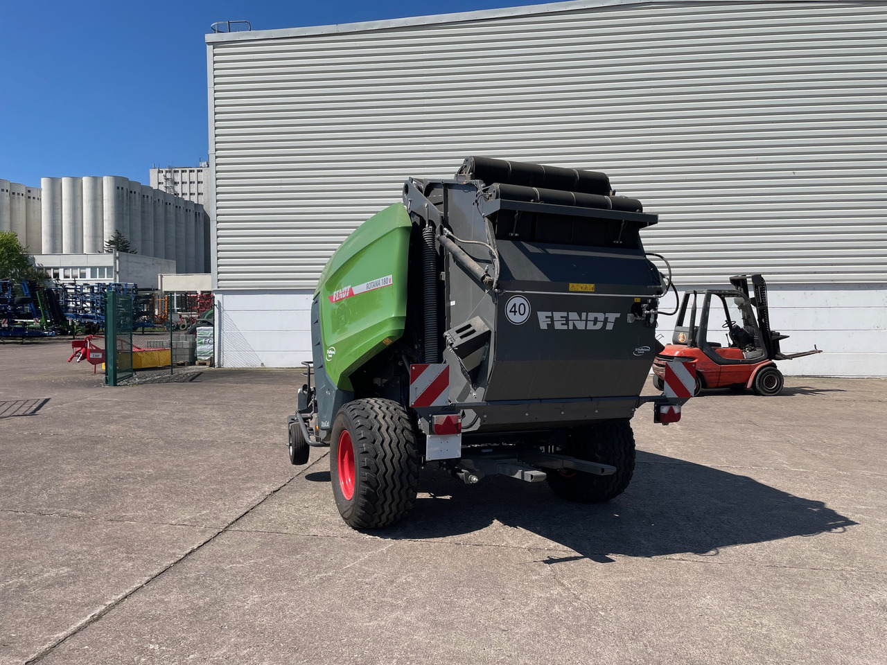 Fendt Rotana 180 V Xtra - 25 Messer - Máquina para produção de feno: foto 2 Fendt Rotana 180 V Xtra - 25 Messer - Máquina para produção de feno: foto 2