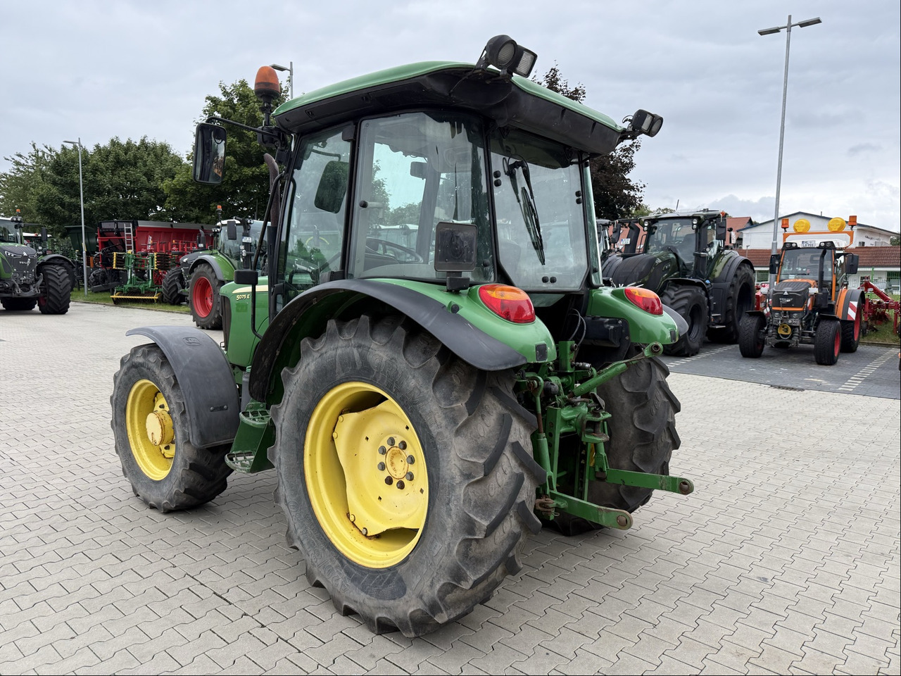 Trator John Deere 5075E: foto 7