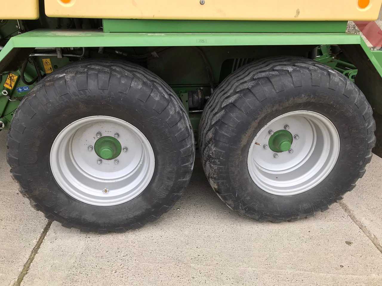 Krone Comprima CF 155 XC - Máquina para produção de feno: foto 2 Krone Comprima CF 155 XC - Máquina para produção de feno: foto 2