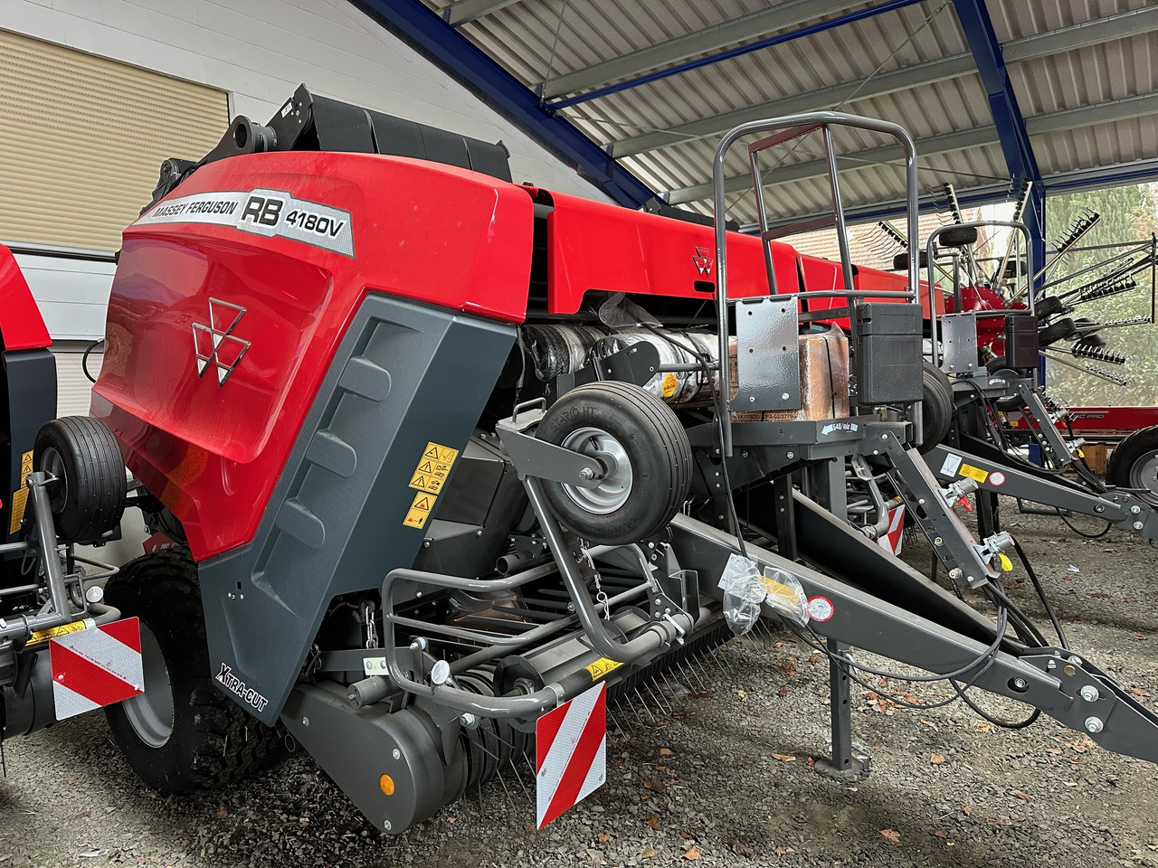 Massey Ferguson 4180 V Xtra 13 Messer - Máquina para produção de feno: foto 2 Massey Ferguson 4180 V Xtra 13 Messer - Máquina para produção de feno: foto 2