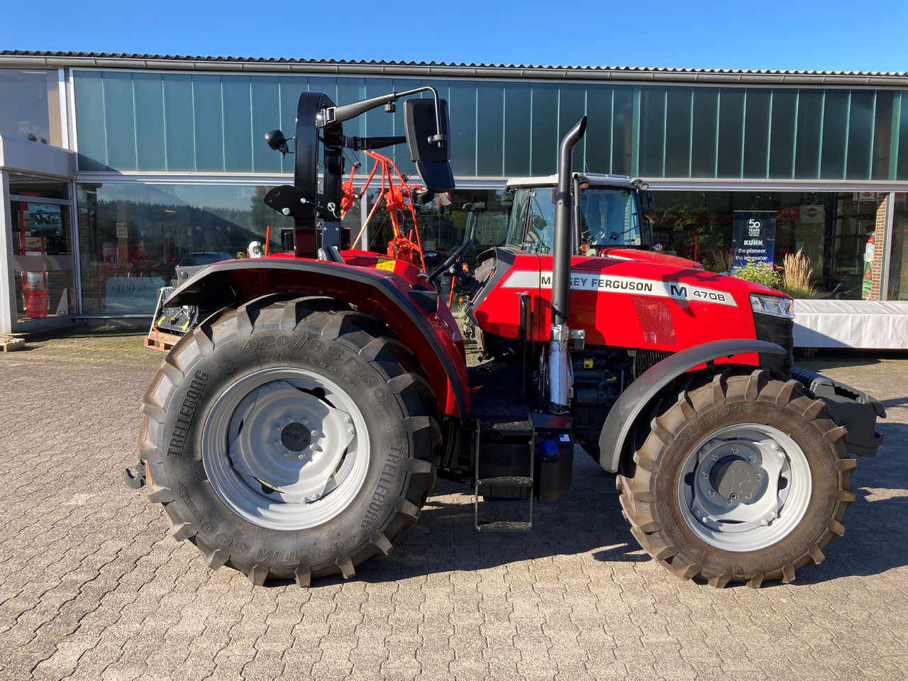 Massey Ferguson 4708 M Plattform Essential - Trator: foto 1 Massey Ferguson 4708 M Plattform Essential - Trator: foto 1