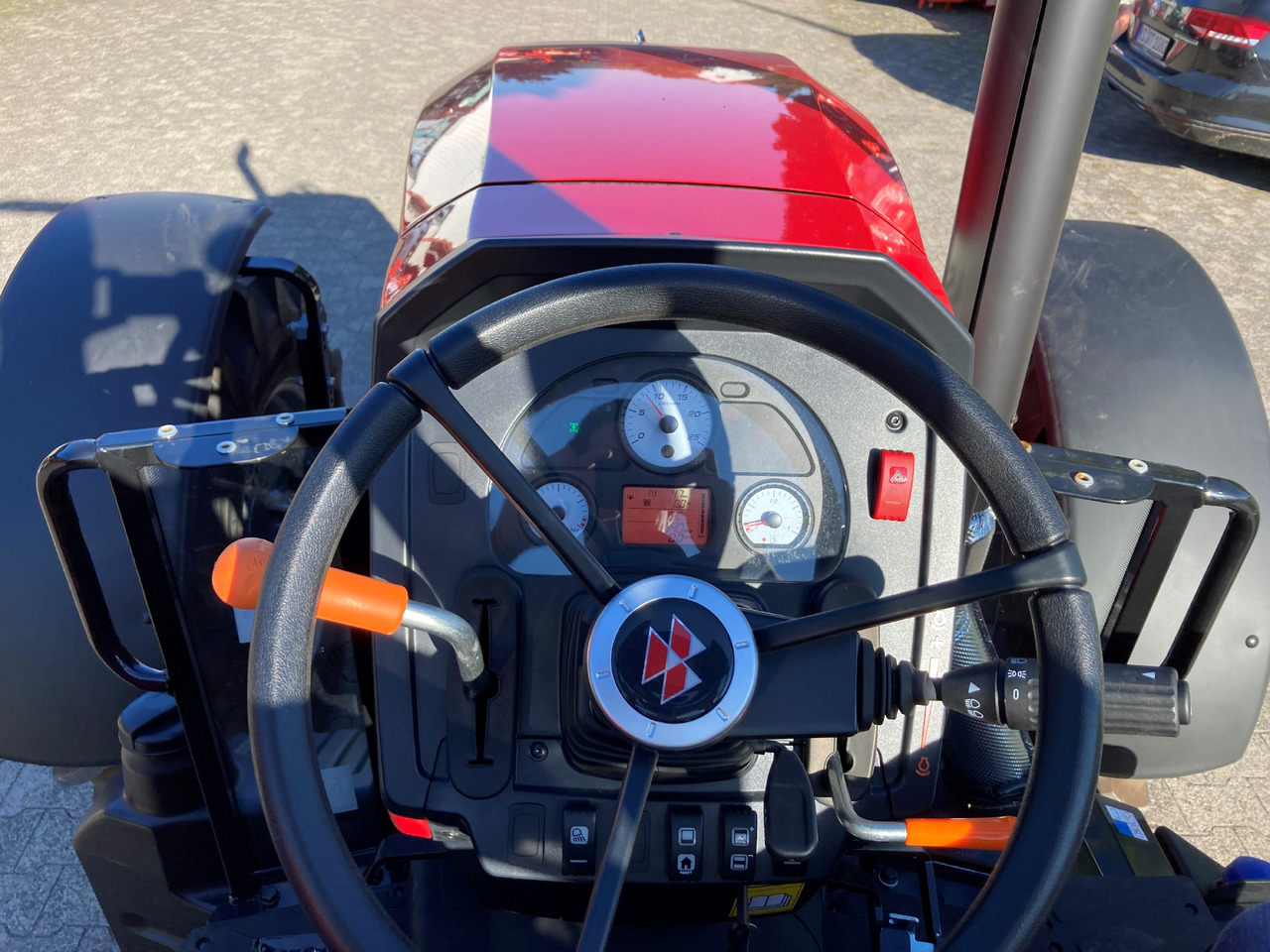 Massey Ferguson 4708 M Plattform Essential - Trator: foto 3 Massey Ferguson 4708 M Plattform Essential - Trator: foto 3