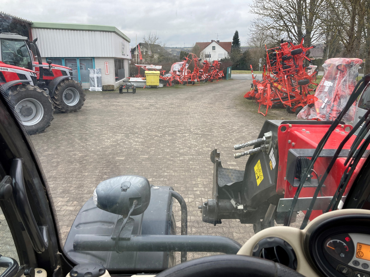 Massey Ferguson Telekoplader TH 7038 - Empilhador telescópico: foto 4 Massey Ferguson Telekoplader TH 7038 - Empilhador telescópico: foto 4