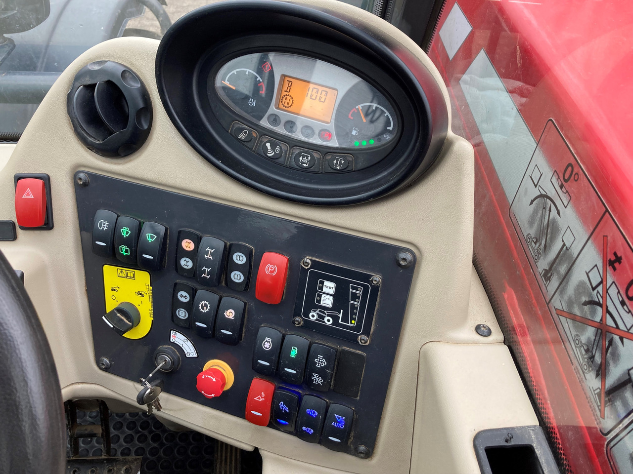 Massey Ferguson Telekoplader TH 7038 - Empilhador telescópico: foto 2 Massey Ferguson Telekoplader TH 7038 - Empilhador telescópico: foto 2