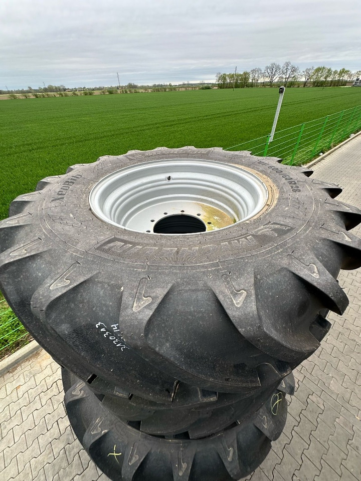 Massey Ferguson VF600/60R28 VF650/60R42 - Trator: foto 2 Massey Ferguson VF600/60R28 VF650/60R42 - Trator: foto 2