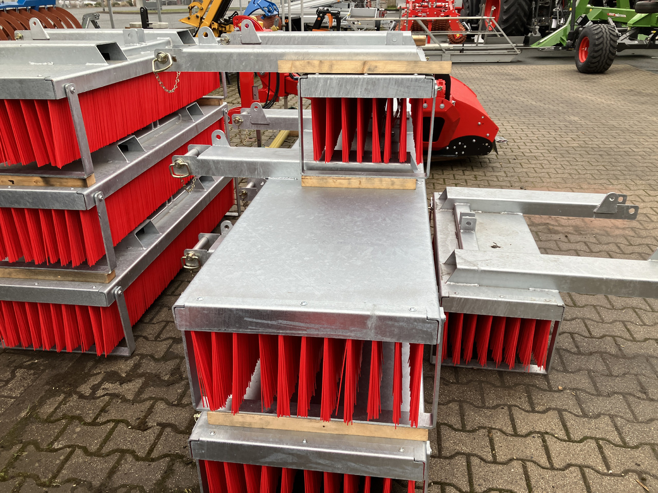 Osborn Broomate Minimate APR-120 - Equipamento de gado: foto 2 Osborn Broomate Minimate APR-120 - Equipamento de gado: foto 2