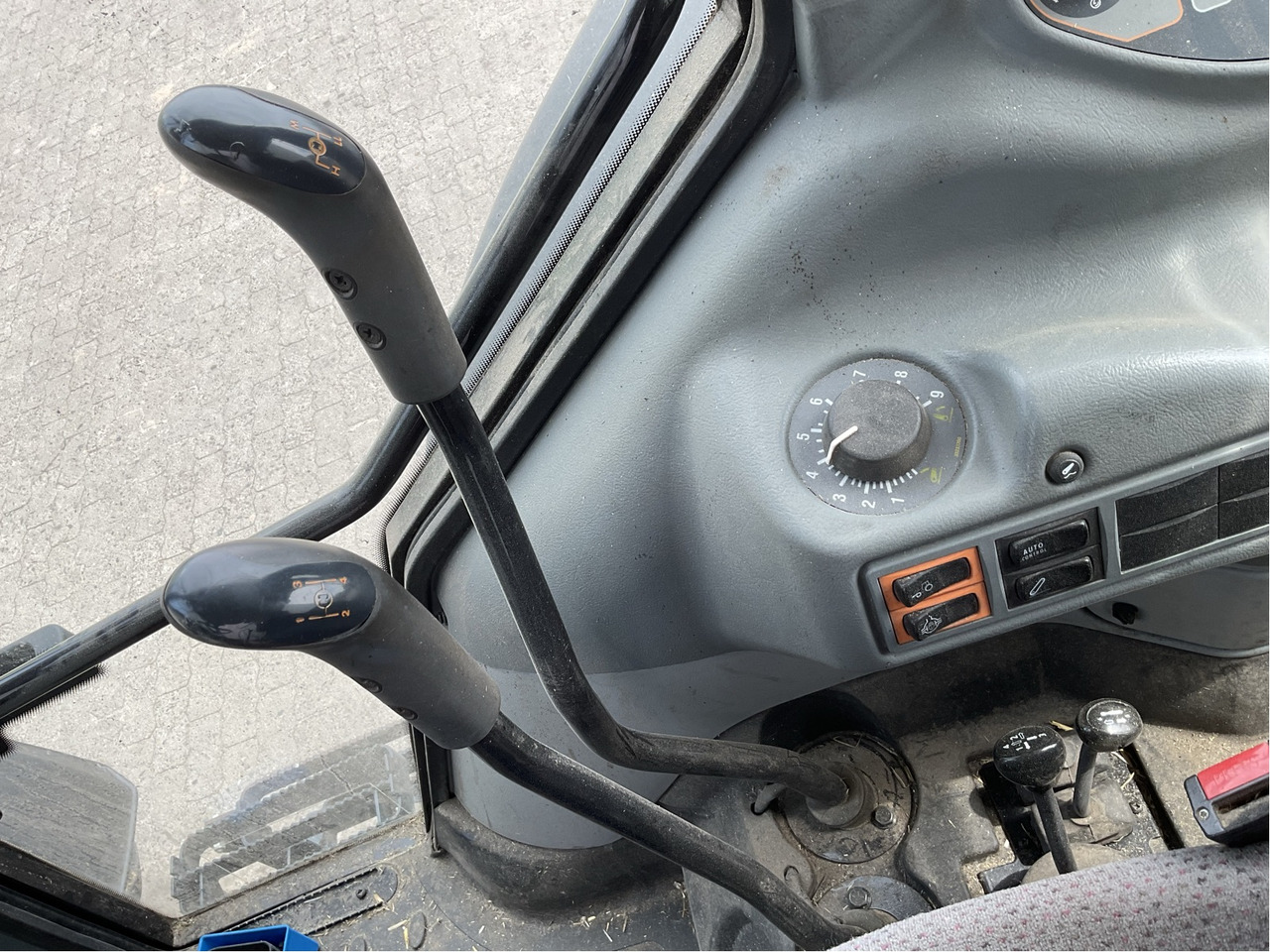 Valtra A 93 - Trator: foto 4 Valtra A 93 - Trator: foto 4