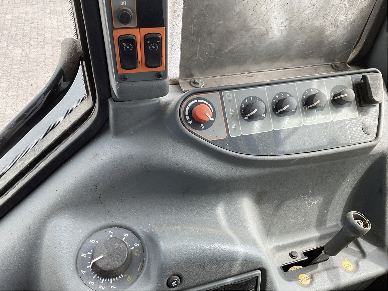 Valtra A 93 - Trator: foto 5 Valtra A 93 - Trator: foto 5