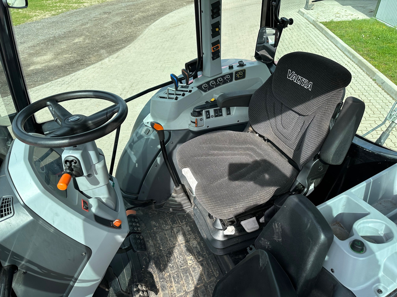 Valtra A105 MH - Trator: foto 4 Valtra A105 MH - Trator: foto 4