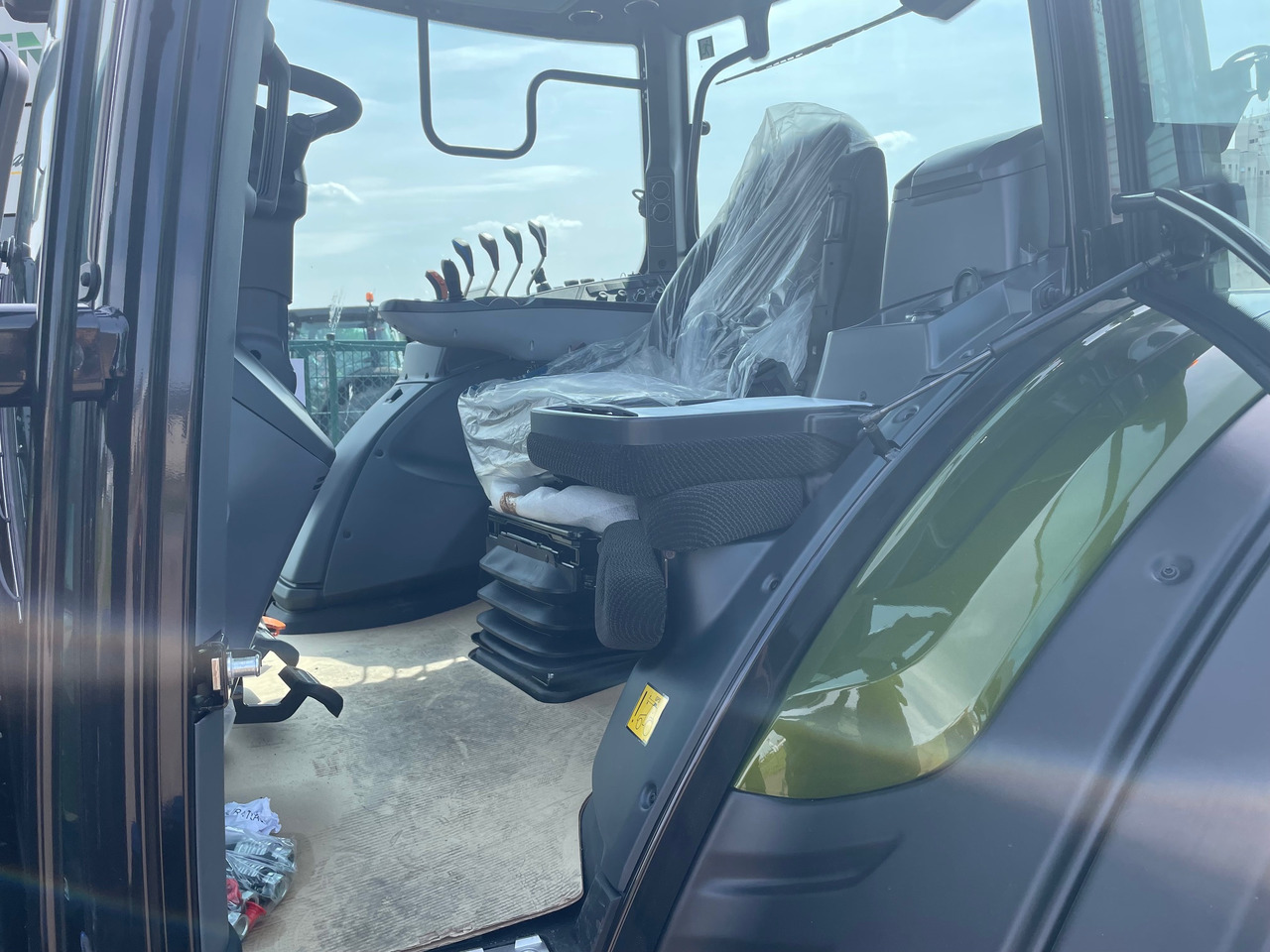 Valtra N155 EA 2B1 - Trator: foto 3 Valtra N155 EA 2B1 - Trator: foto 3