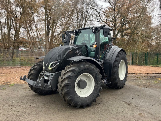Valtra T235 V 2A1 - Trator: foto 1 Valtra T235 V 2A1 - Trator: foto 1