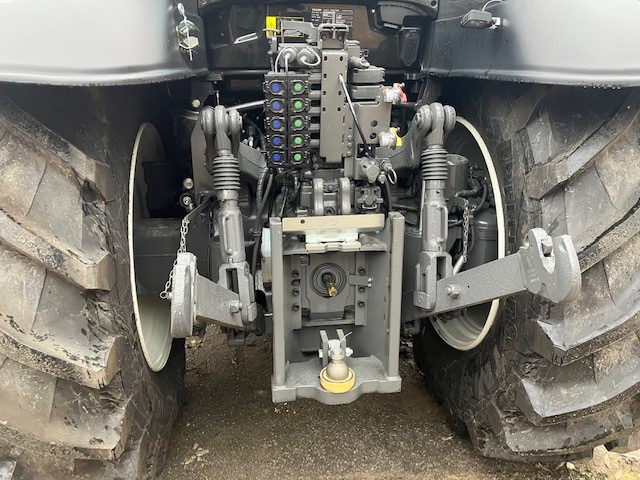 Valtra T235 V 2A1 - Trator: foto 5 Valtra T235 V 2A1 - Trator: foto 5