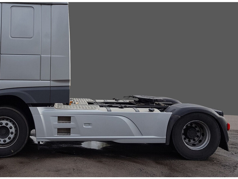 DAF XF106 E6 Sideskirts / Fairings - Aerodinâmica/ Aerofólio por Camião: foto 2 DAF XF106 E6 Sideskirts / Fairings - Aerodinâmica/ Aerofólio por Camião: foto 2