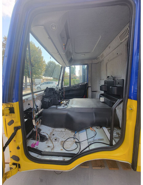 Iveco STRALIS TRAKKER EURO 6 - Cabine e interior por Camião: foto 3 Iveco STRALIS TRAKKER EURO 6 - Cabine e interior por Camião: foto 3