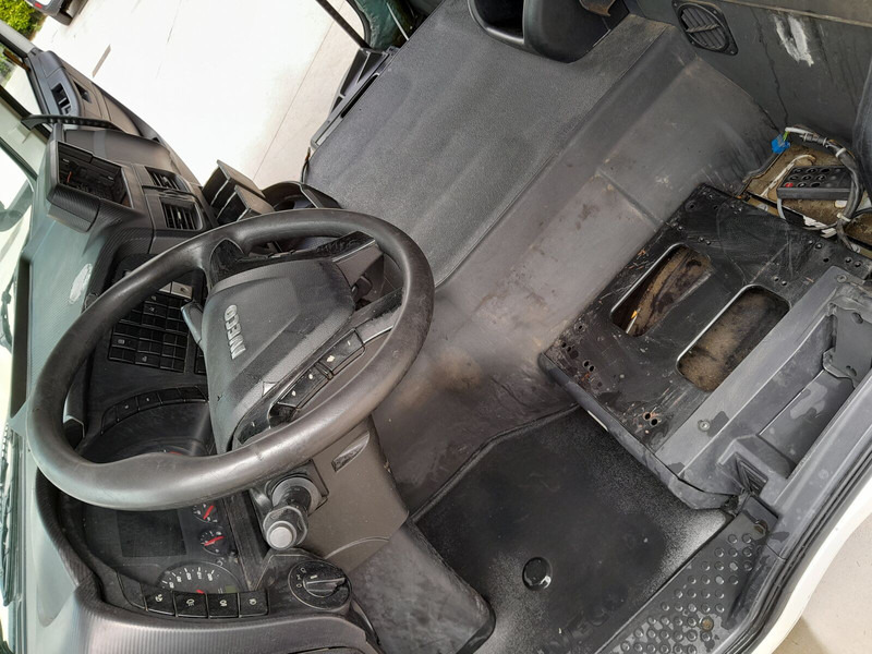Cabine e interior por Camião Iveco Stralis AT HI-ROAD: foto 6