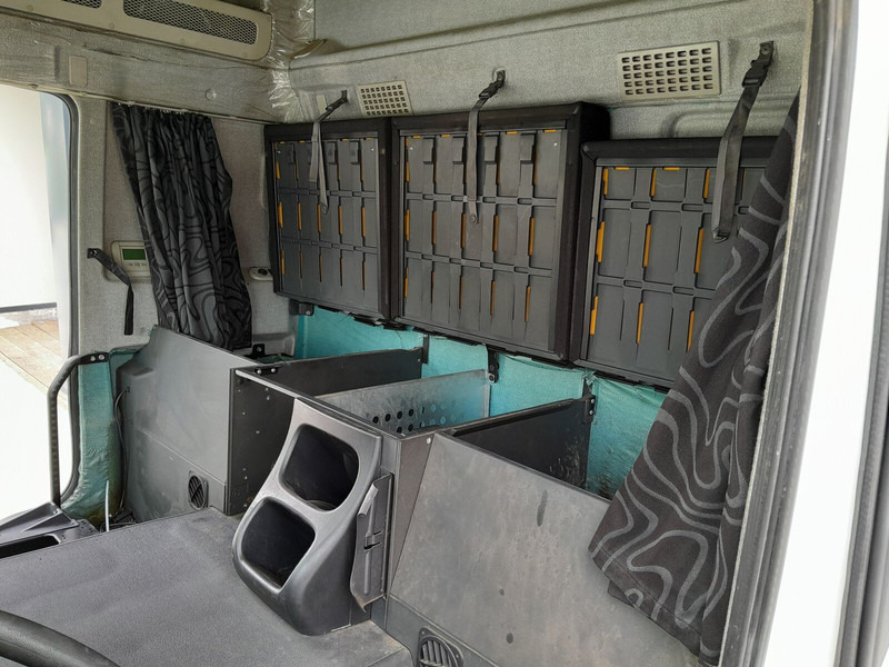 Cabine e interior por Camião Iveco Stralis AT HI-ROAD: foto 7