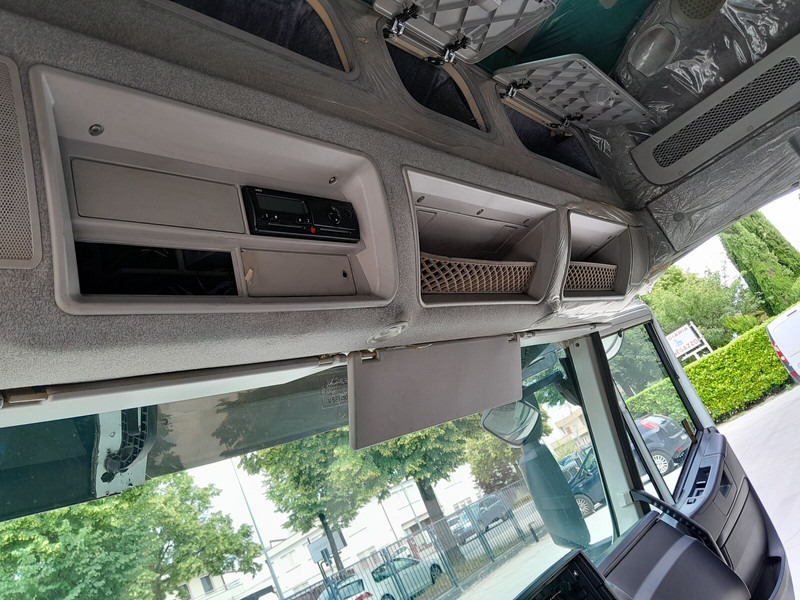 Cabine e interior por Camião Iveco Stralis AT HI-ROAD: foto 9
