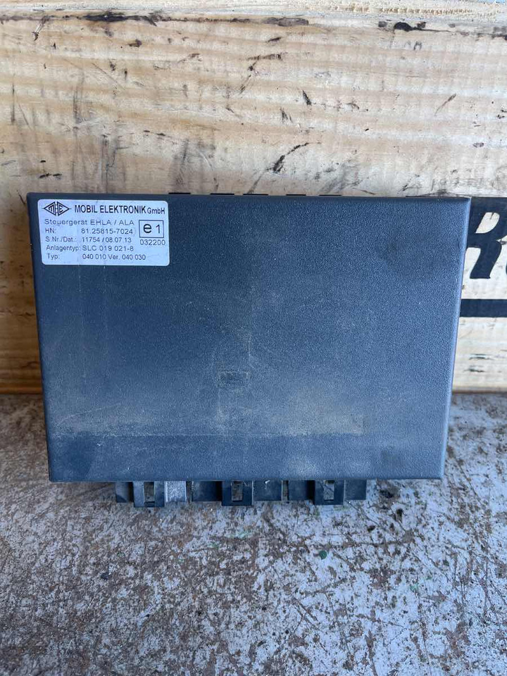 MAN ECU 81.25815-7024 - Sistema elétrico por Camião: foto 1 MAN ECU 81.25815-7024 - Sistema elétrico por Camião: foto 1