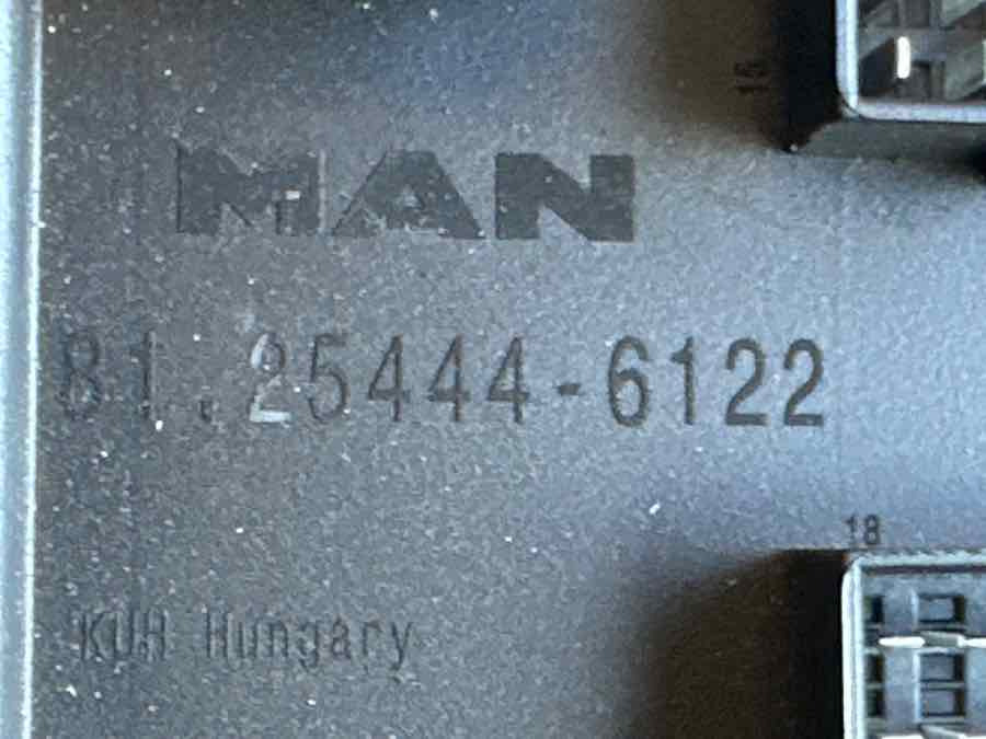 MAN FUSE BOX 81.25444-6122 - Sistema elétrico por Camião: foto 3 MAN FUSE BOX 81.25444-6122 - Sistema elétrico por Camião: foto 3