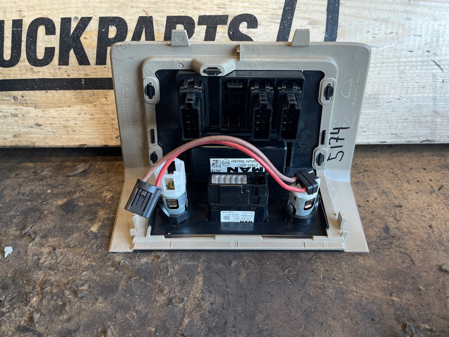 MAN KABINE UR 81.27601-0017 - Painel de instrumentos por Camião: foto 4 MAN KABINE UR 81.27601-0017 - Painel de instrumentos por Camião: foto 4