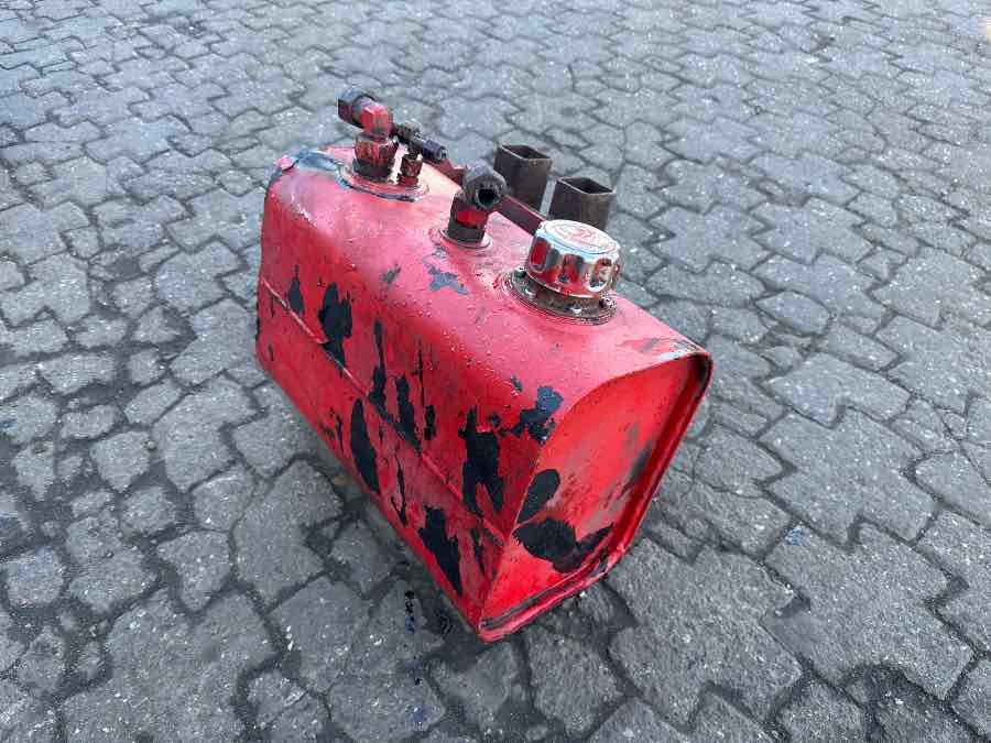MAN OIL FLUID RESERVOIR 81.36049-5002 - Hidráulica por Camião: foto 1 MAN OIL FLUID RESERVOIR 81.36049-5002 - Hidráulica por Camião: foto 1