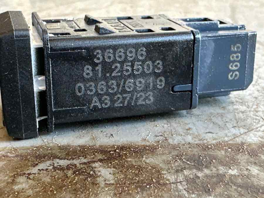 MAN SWITCH 81.25503-0363/6919 - Sistema elétrico por Camião: foto 3 MAN SWITCH 81.25503-0363/6919 - Sistema elétrico por Camião: foto 3