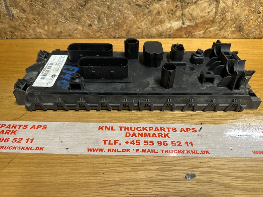 MERCEDES ECU SAM A0004466861 - Sistema elétrico por Camião: foto 1 MERCEDES ECU SAM A0004466861 - Sistema elétrico por Camião: foto 1