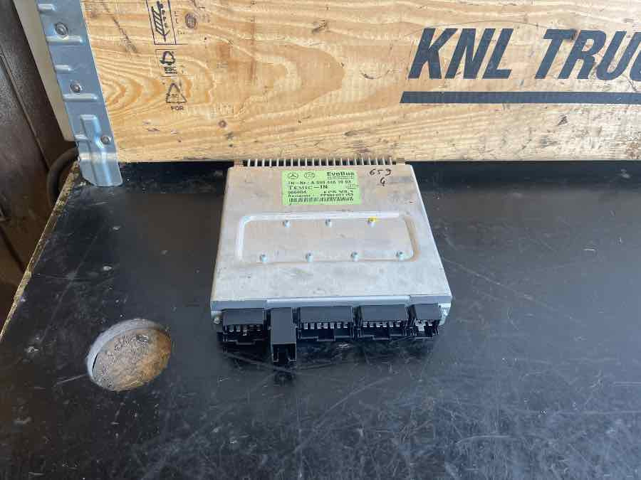 MERCEDES ECU TEMIC A0004461003 - Centralina electrónica por Ônibus: foto 2 MERCEDES ECU TEMIC A0004461003 - Centralina electrónica por Ônibus: foto 2