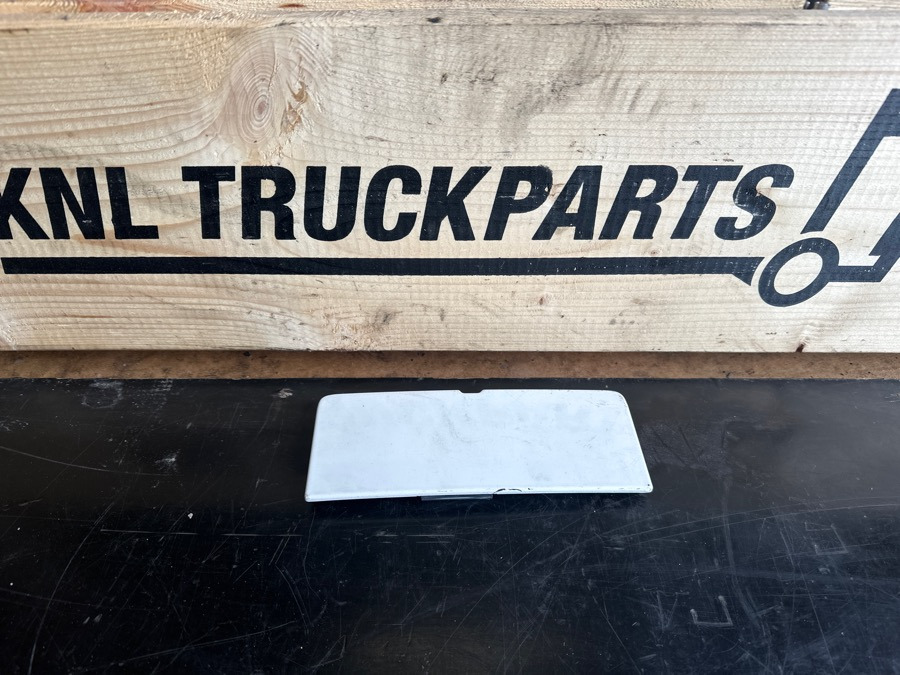 SCANIA COVER, HEADLAMP HOUSING LEFT 2334520 - Carroceria e exterior por Camião: foto 1 SCANIA COVER, HEADLAMP HOUSING LEFT 2334520 - Carroceria e exterior por Camião: foto 1