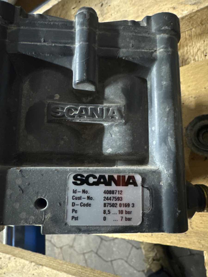 SCANIA V107 VALVE 2447593 - Válvula de freio por Camião: foto 2 SCANIA V107 VALVE 2447593 - Válvula de freio por Camião: foto 2