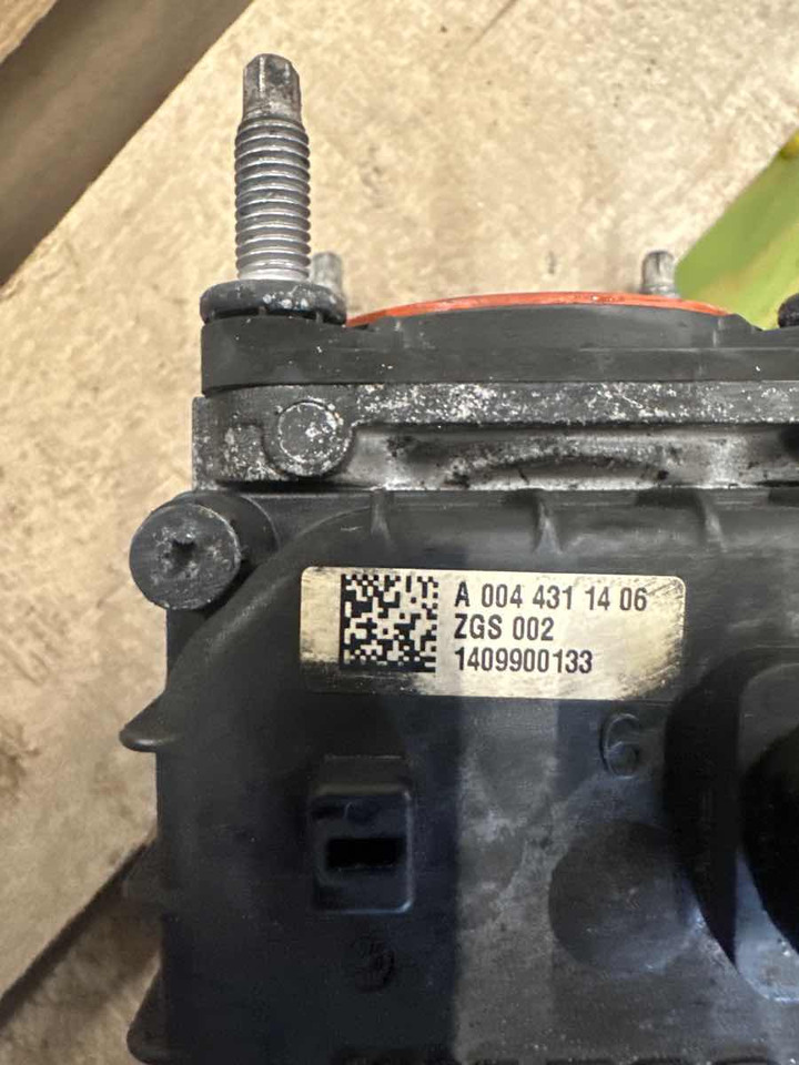 SETRA / MERCEDES BRAKE VALVE A0044314906 - Válvula de freio por Ônibus: foto 2 SETRA / MERCEDES BRAKE VALVE A0044314906 - Válvula de freio por Ônibus: foto 2
