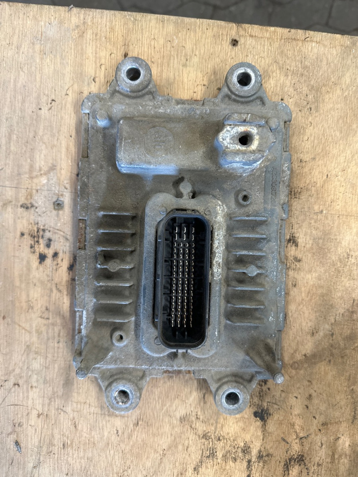 VOLVO ECU 21870075 P022 - Sistema elétrico por Camião: foto 1 VOLVO ECU 21870075 P022 - Sistema elétrico por Camião: foto 1