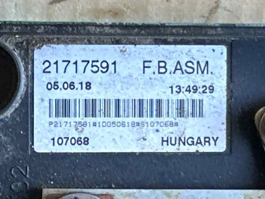 VOLVO FUSE BOX 21717591 - Sistema elétrico por Camião: foto 2 VOLVO FUSE BOX 21717591 - Sistema elétrico por Camião: foto 2