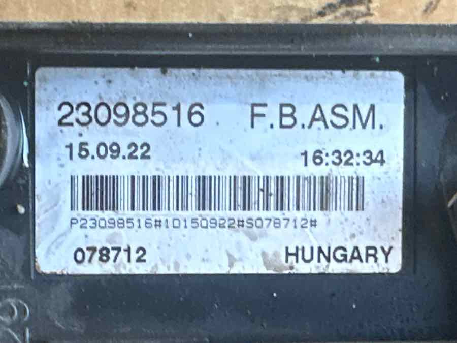 VOLVO FUSE BOX 23098516 - Sistema elétrico por Camião: foto 4 VOLVO FUSE BOX 23098516 - Sistema elétrico por Camião: foto 4