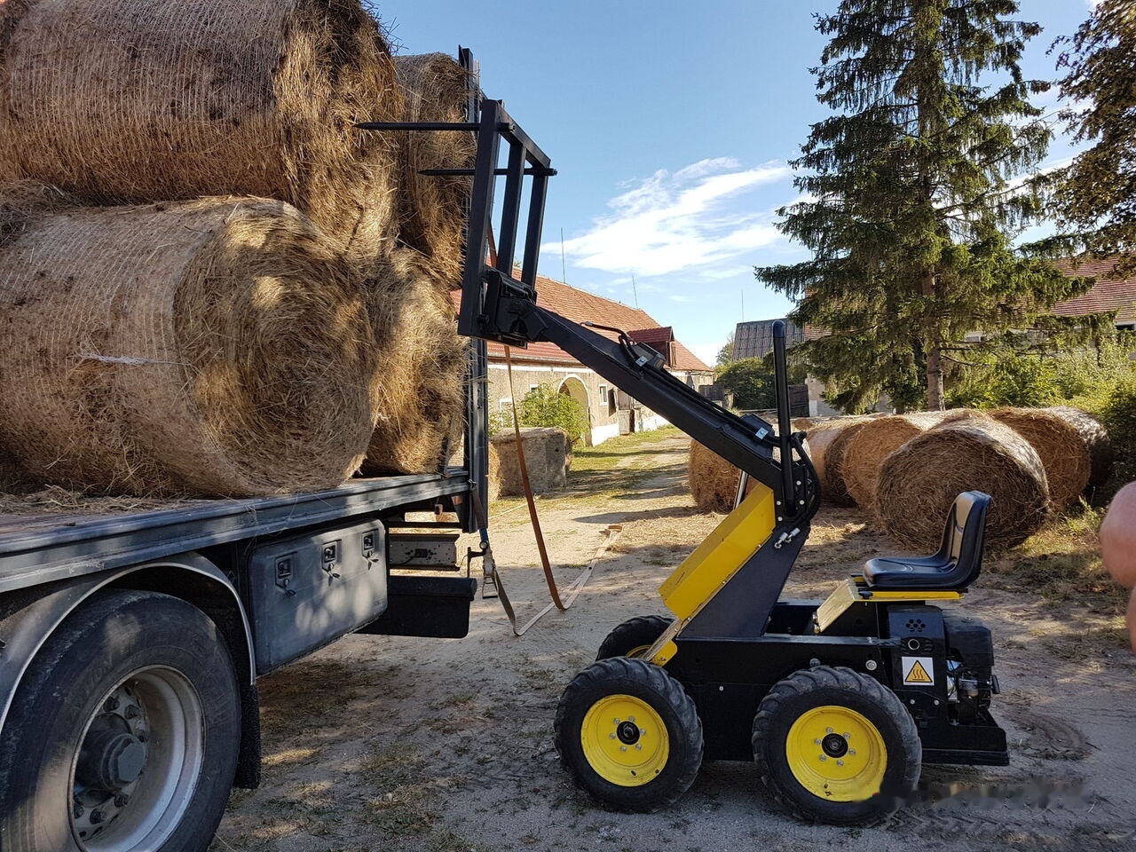 Tur Poland Miniradlader Miniloader Mini hoflader TUR N 520 Briggs&Stratton - Mini pá carregadora: foto 1 Tur Poland Miniradlader Miniloader Mini hoflader TUR N 520 Briggs&Stratton - Mini pá carregadora: foto 1