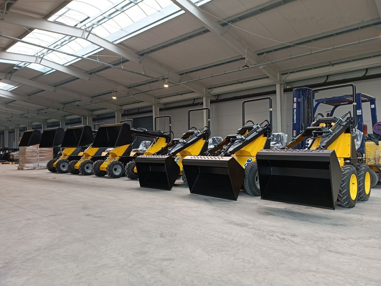 Tur Poland Radlader Mini loader Mini Hoflader N 520 - Mini pá carregadora: foto 1 Tur Poland Radlader Mini loader Mini Hoflader N 520 - Mini pá carregadora: foto 1