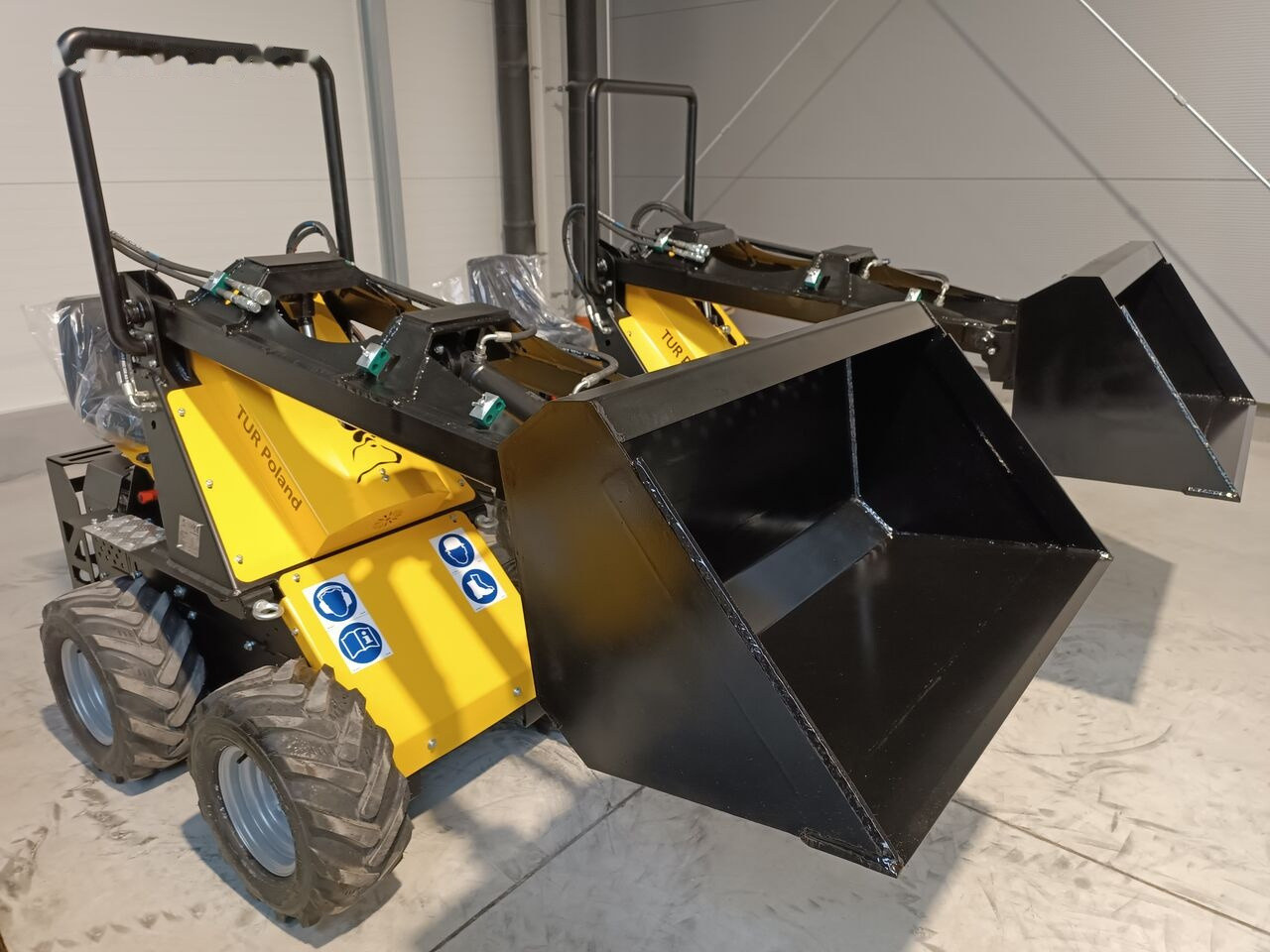 Tur Poland Radlader Mini loader Mini Hoflader N 520 - Mini pá carregadora: foto 4 Tur Poland Radlader Mini loader Mini Hoflader N 520 - Mini pá carregadora: foto 4