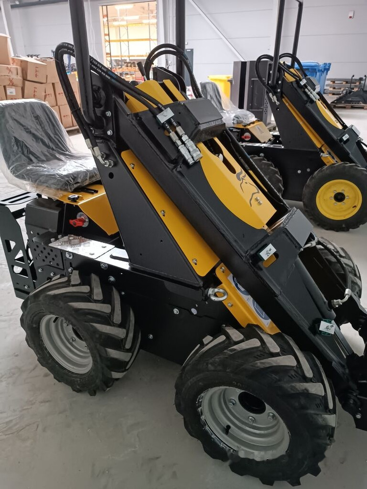Tur Poland Radlader Mini loader Mini Hoflader N 520 - Mini pá carregadora: foto 3 Tur Poland Radlader Mini loader Mini Hoflader N 520 - Mini pá carregadora: foto 3