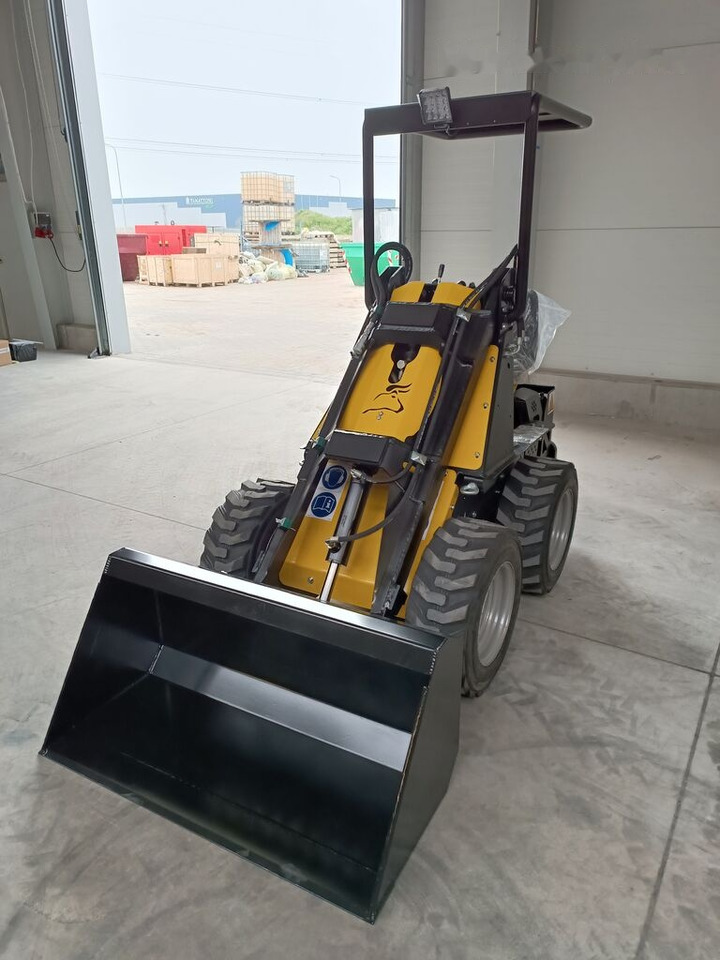 Tur Poland Radlader Mini loader Mini Hoflader N 520 - Mini pá carregadora: foto 2 Tur Poland Radlader Mini loader Mini Hoflader N 520 - Mini pá carregadora: foto 2