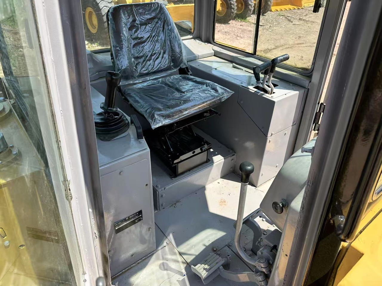 CAT D6G bulldozer - Buldôzer: foto 5 CAT D6G bulldozer - Buldôzer: foto 5