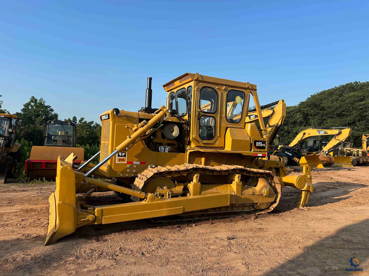CAT D7G - Buldôzer: foto 1 CAT D7G - Buldôzer: foto 1